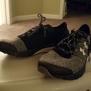 Under Armour Bandit 2, like new!